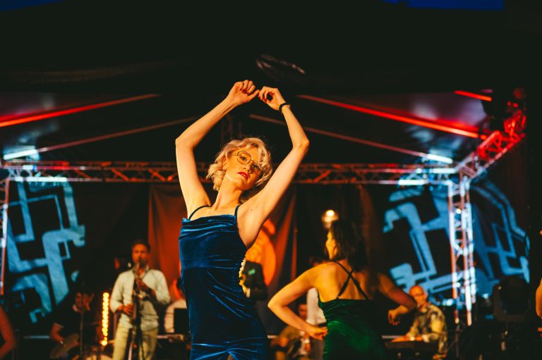 Živa Šubelj Vintage Swing